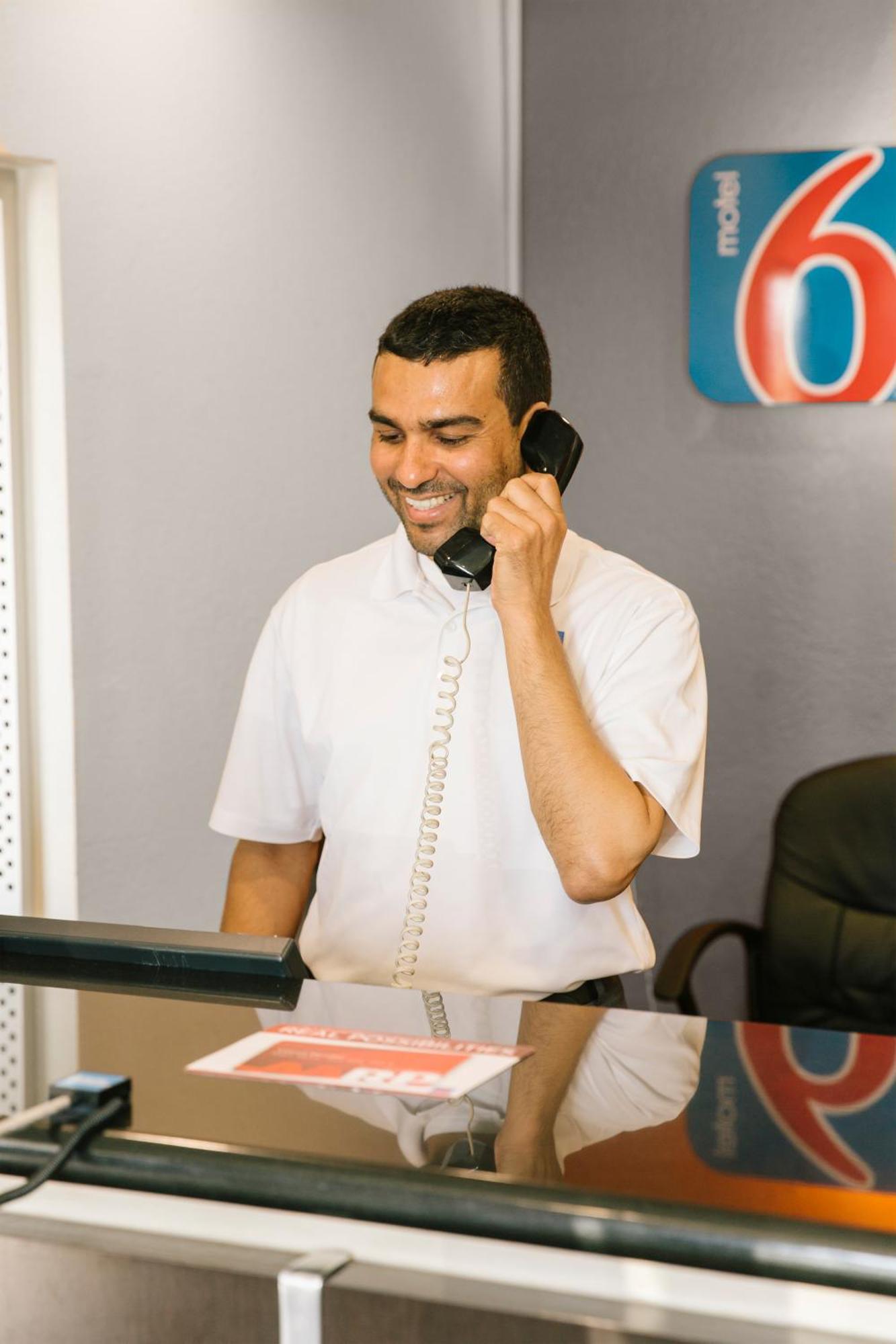 Motel 6 Portland, In المظهر الخارجي الصورة